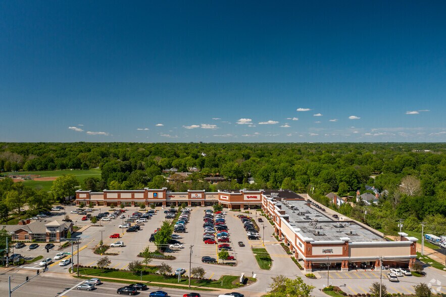 More Photos Of 12101-12153 Manchester Rd, Des Peres General Retail For Lease
