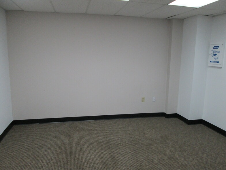 More Photos Of 350-366 Norfolk St, Aurora Light Manufacturing For Sale
