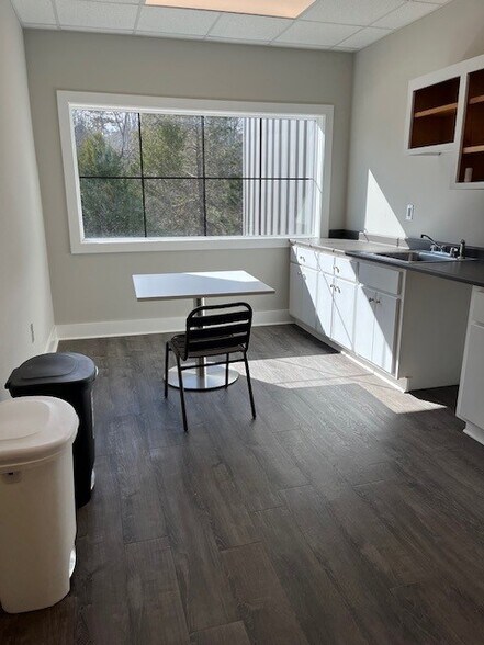 More Photos Of 264 Neely Ferry Rd, Simpsonville Light Distribution For Sale