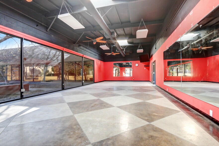 More Photos Of 2075 Knoll Dr, Ventura Manufacturing For Lease