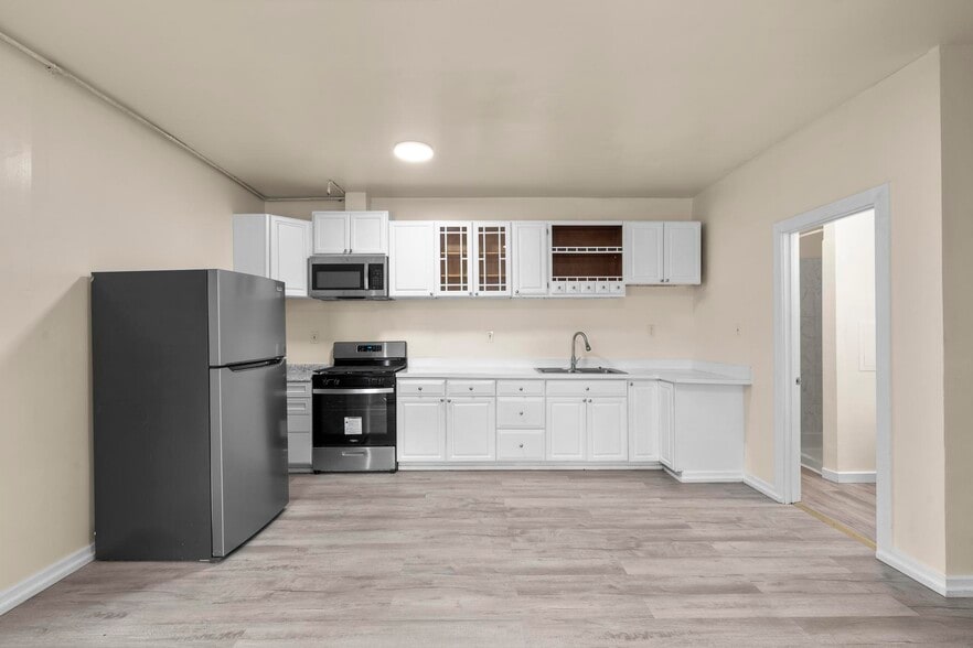 More Photos Of 170 Meriden Rd, Waterbury Storefront Retail Residential For Sale