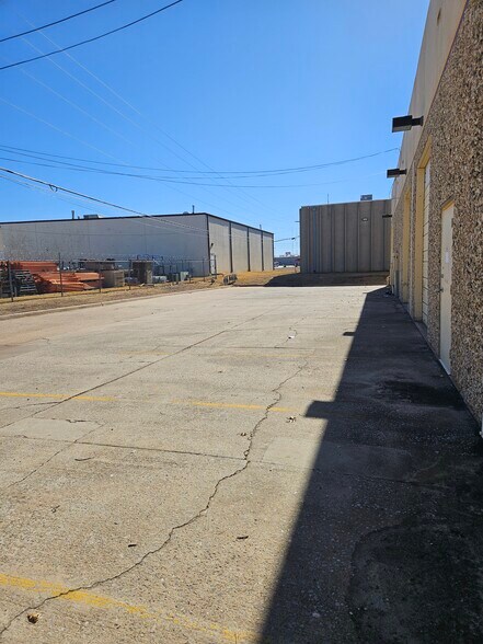 More Photos Of 3426-3500 S Lakeside Dr, Oklahoma City Light Manufacturing For Lease