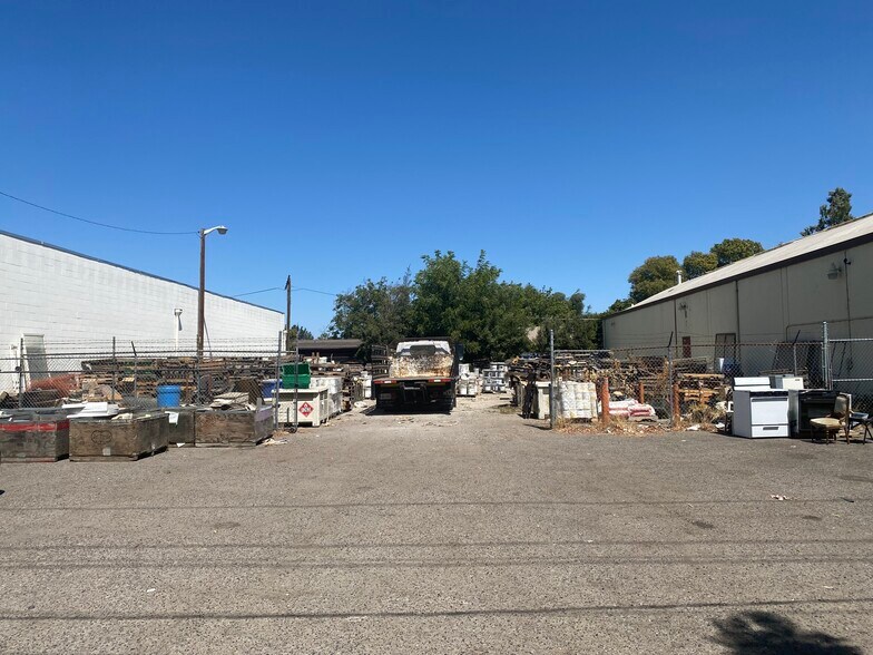 More Photos Of 702 Kearney Ave, Modesto Warehouse For Lease