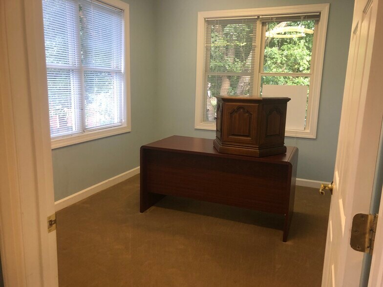 More Photos Of 5640 Six Forks Rd, Raleigh Office For Lease