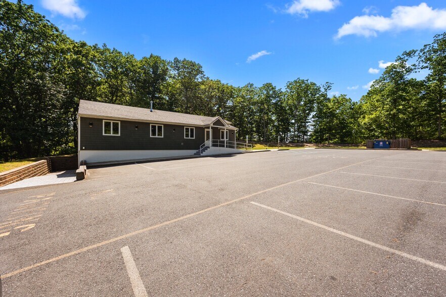 More Photos Of 352 Monmouth Rd, Millstone Township Office For Lease