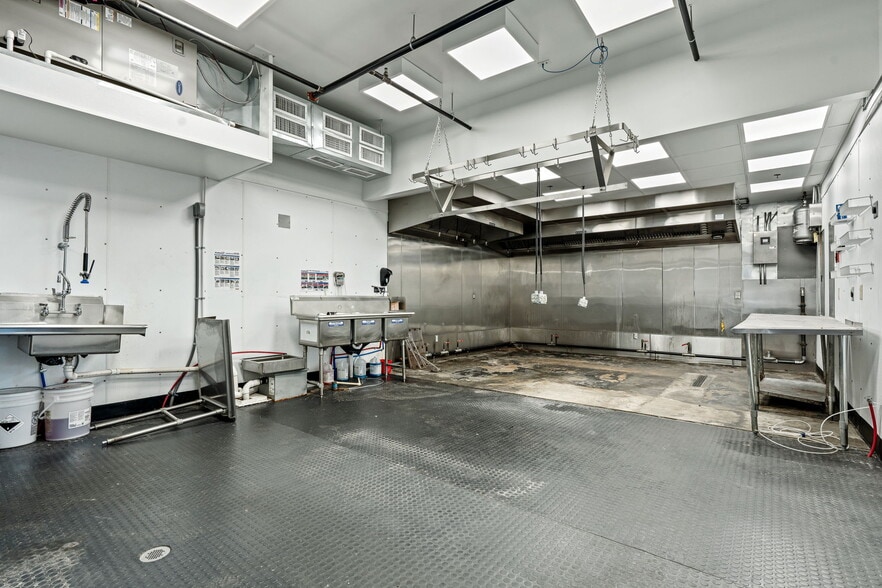 More Photos Of 134 Spring St, Jeffersonville Bar For Sale