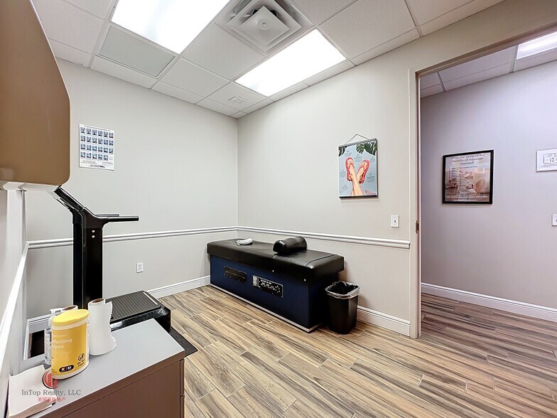 More Photos Of 1507 S Hiawassee Rd, Orlando Medical For Lease