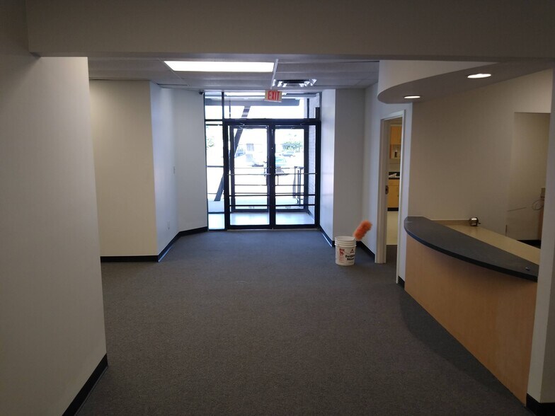 More Photos Of 5301 E Princess Anne Rd, Norfolk Flex For Lease