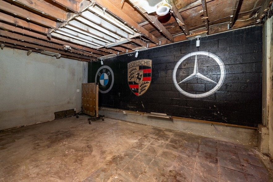 More Photos Of 5417 Adeline St, Oakland Auto Repair For Sale