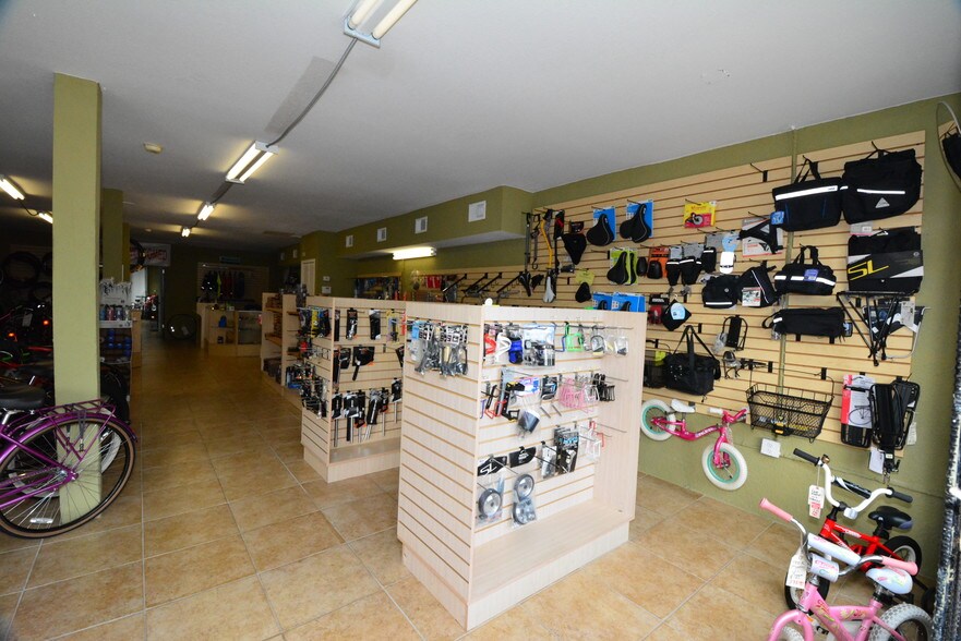 More Photos Of 430 S Central Ave, Apopka Freestanding For Lease