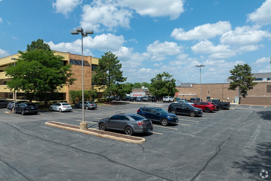 More Photos Of 1655 N Arlington Heights Rd, Arlington Heights Medical For Lease