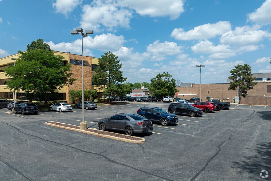 More Photos Of 1655 N Arlington Heights Rd, Arlington Heights Medical For Lease