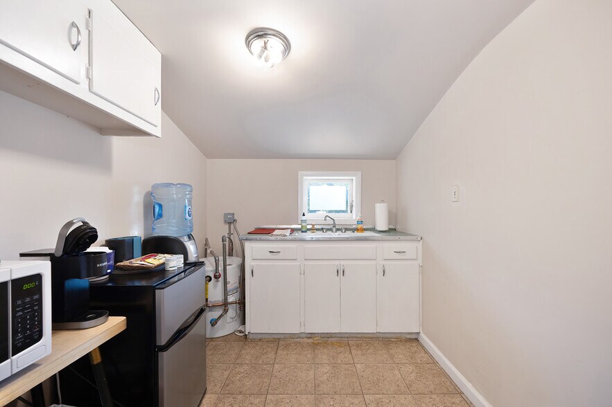 More Photos Of 1407-1409 Lincoln Way, Auburn Office For Sale