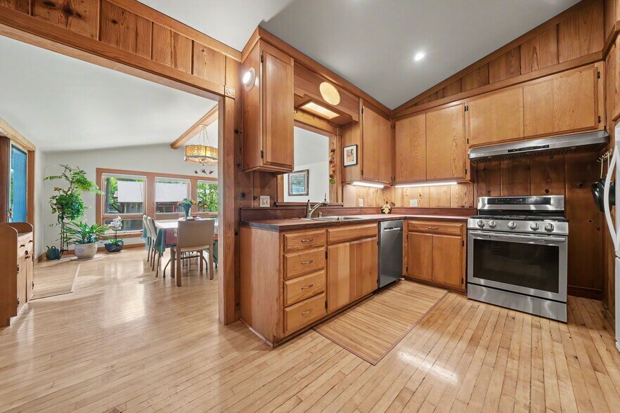 More Photos Of 21376 Consolation St, Volcano Specialty For Sale