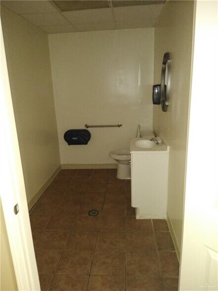 More Photos Of 939 S Alamo Rd, Alamo Convenience Store For Sale