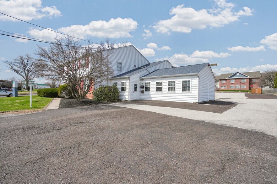 More Photos Of 1425 S Collegeville Rd, Collegeville General Retail For Lease