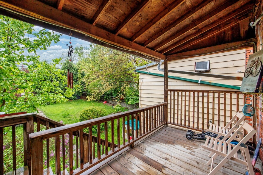 More Photos Of 1611 Bloor St W, Toronto Storefront Retail Office For Sale