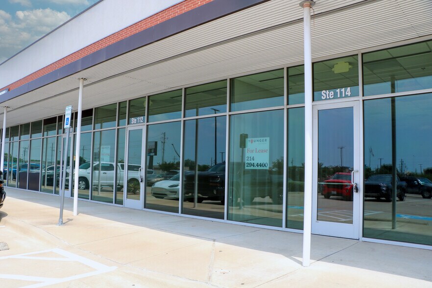 More Photos Of 300 Sharaf Ave, Red Oak Storefront For Lease