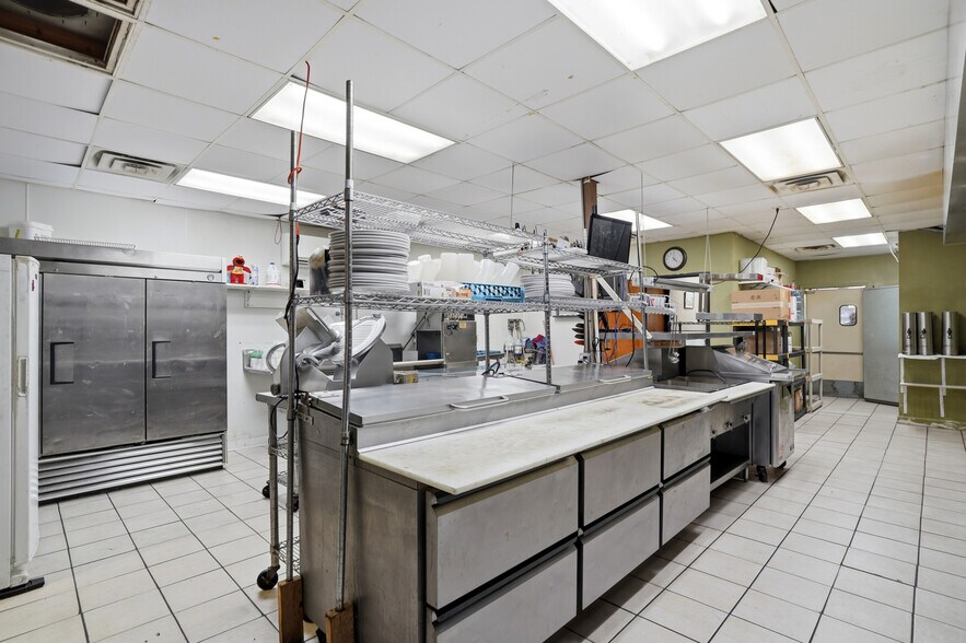 More Photos Of 103 N Allen St, Centralia General Retail For Sale