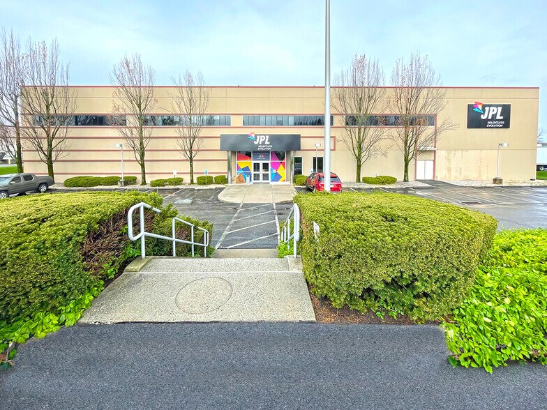 More Photos Of 471 JPL Wick Dr, Harrisburg Manufacturing For Lease
