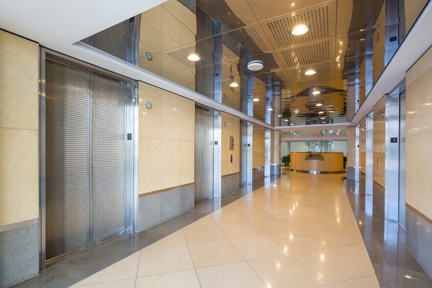 More Photos Of 15760 Ventura Blvd, Encino Office For Lease