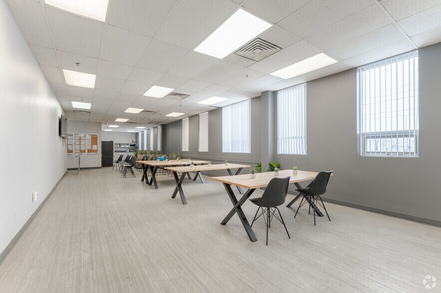 More Photos Of 6757 Northwest Dr, Mississauga Distribution For Lease