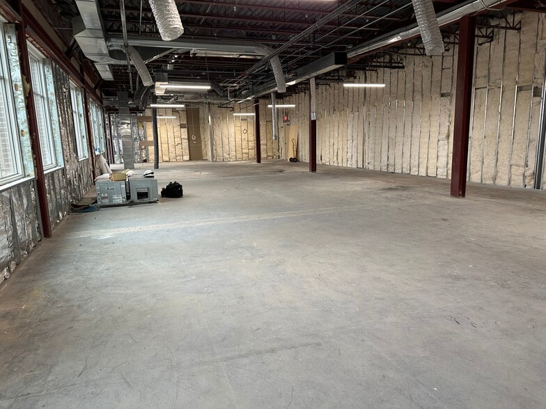More Photos Of 85 E 8th St, Holland Medical For Lease