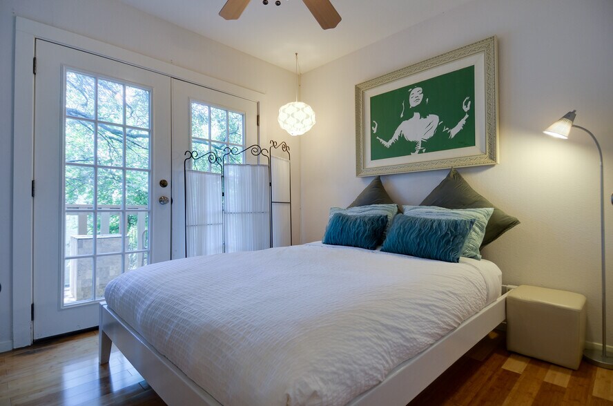 More Photos Of 708-800 S 1st St, Austin Multifamily For Sale