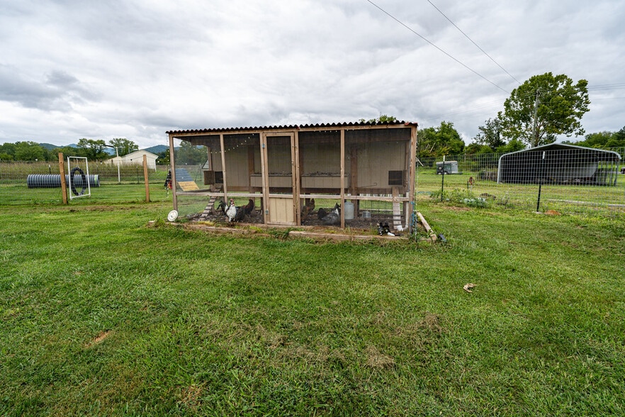 More Photos Of 12167 Lee Hwy, Sperryville Veterinarian Kennel For Sale