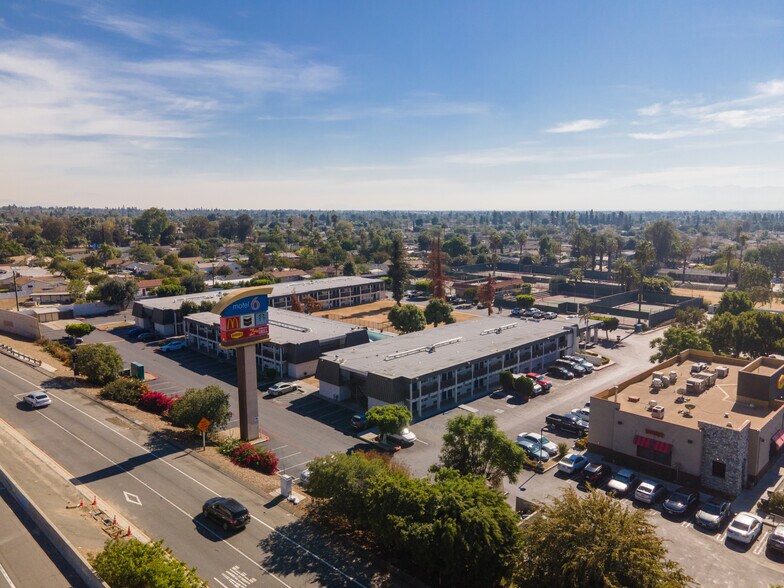 More Photos Of 840 S Indian Hill Blvd, Claremont Hotel For Sale