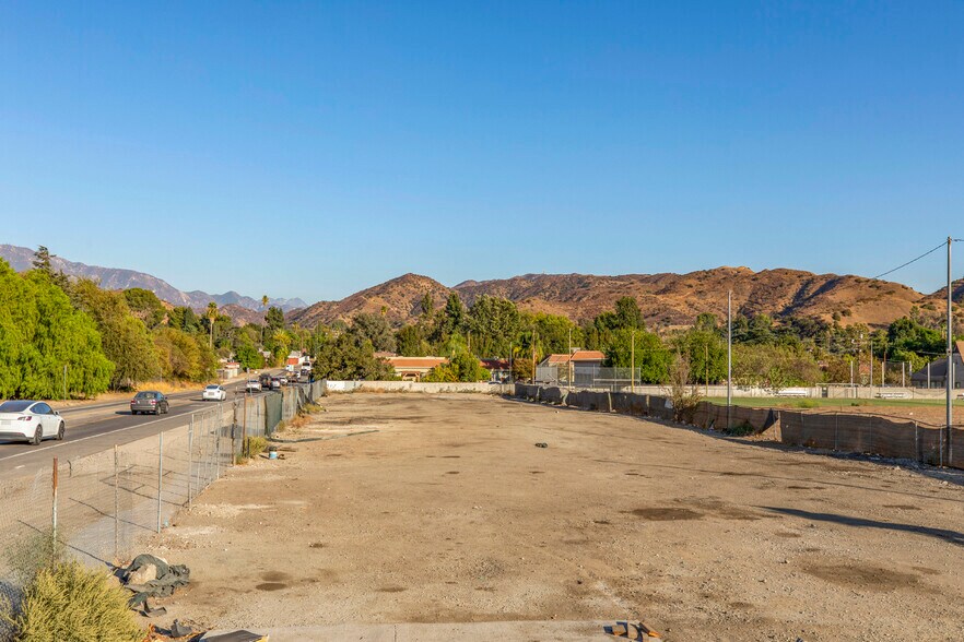 More Photos Of 9052-9058 Sunland Blvd, Sun Valley Office For Sale