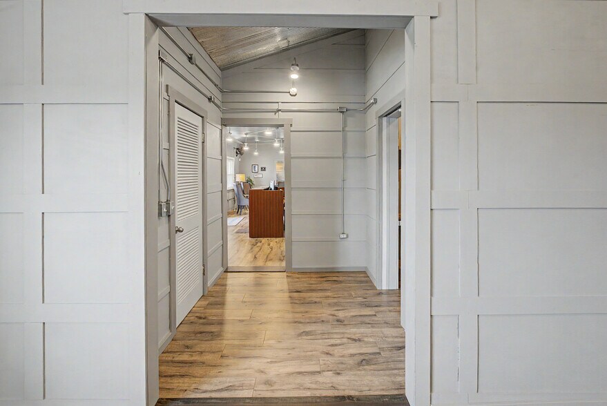 More Photos Of 2102 N Outer Dr, Dexter Office For Sale