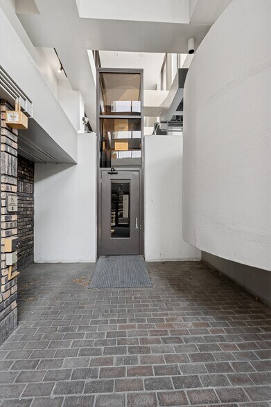 More Photos Of 2020 N Lincoln Park West, Chicago Apartments For Sale