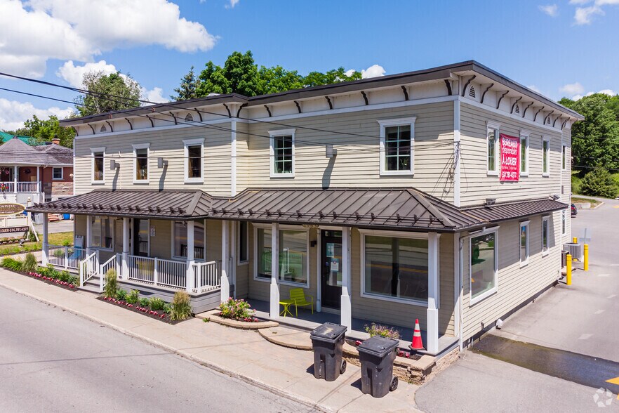 Primary Photo Of 1963 Ch Sainte-Angélique, St-Lazare Medical For Lease