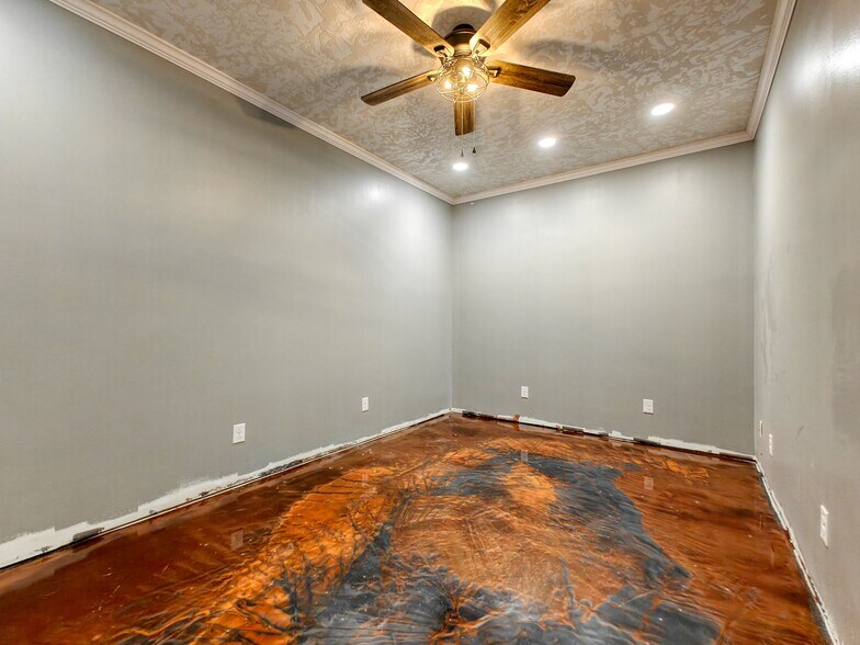 More Photos Of 22000 Main St E, Huntingdon Distribution For Sale