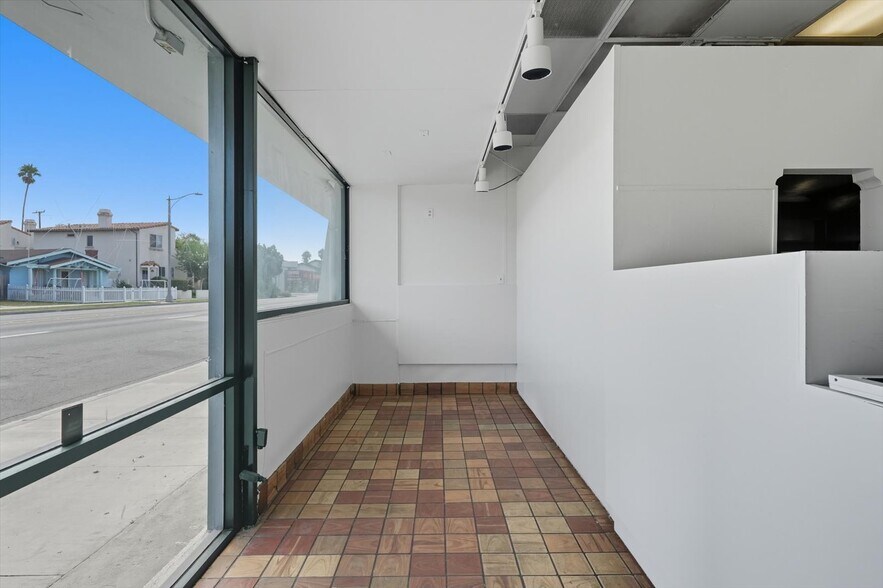 More Photos Of 901-909 S Pacific Coast Hwy, Redondo Beach Storefront For Sale