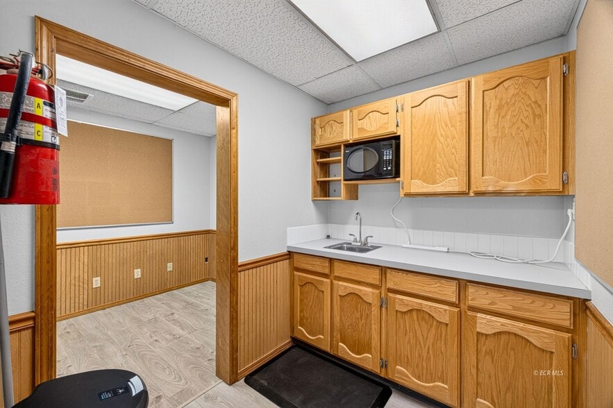 More Photos Of 975 5th St, Elko Office For Lease