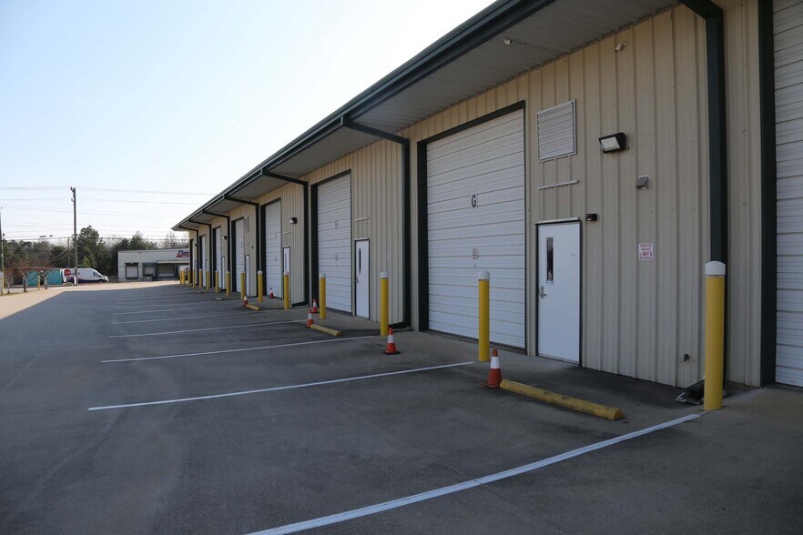 More Photos Of 1138 White Horse Rd, Greenville Warehouse For Lease