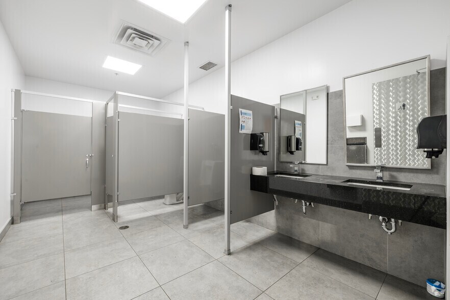 More Photos Of 2044-2082 Rte Transcanadienne, Dorval Unknown For Lease