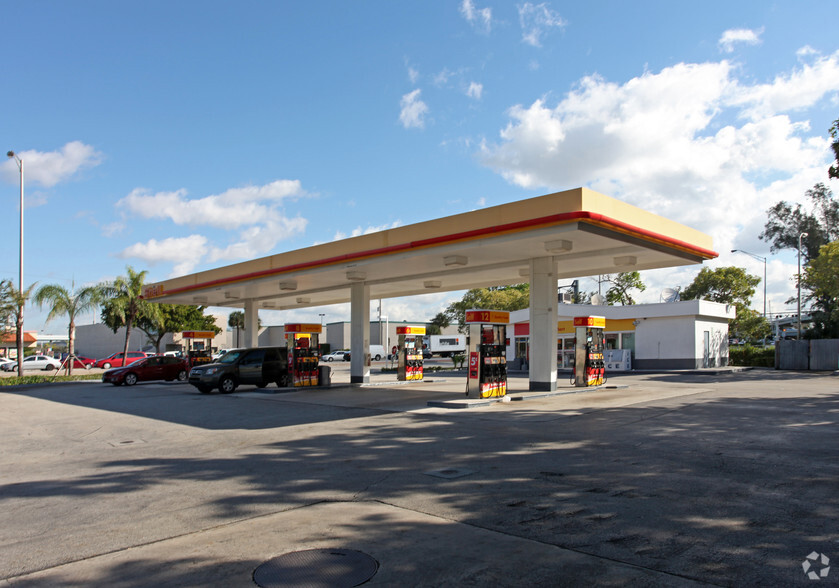 Primary Photo Of 890 W Commercial Blvd, Oakland Park Service Station For Sale