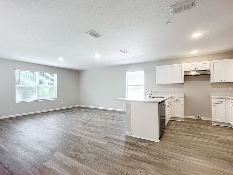 More Photos Of 6421 Breezy Oaks Way, Jacksonville Apartments For Sale