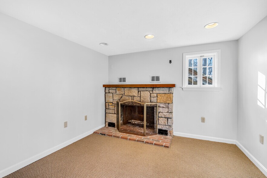 More Photos Of 311 Boston Post Rd, Wayland Office For Sale