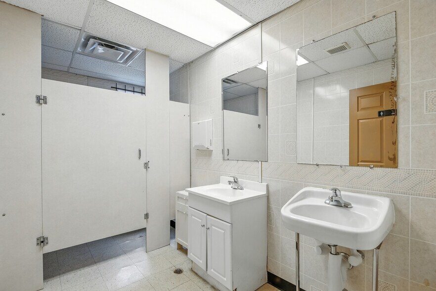 More Photos Of 19042 W McNichols Rd, Detroit Storefront For Sale