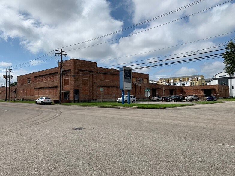 More Photos Of 2910 McKinney St, Houston Warehouse For Lease