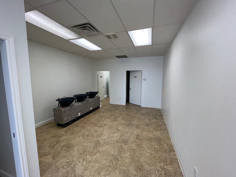 More Photos Of 1535 Spring Cypress Rd, Spring Storefront For Lease