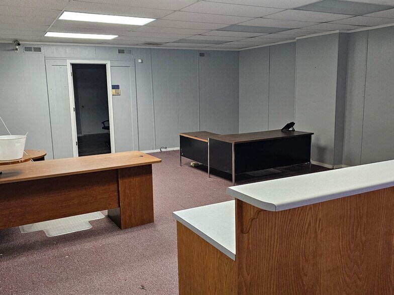 More Photos Of 27 S Commerce St, Liberty Storefront For Sale