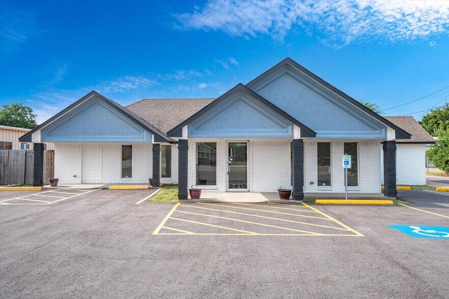 Primary Photo Of 2415 W Main St, Gun Barrel City Medical For Lease