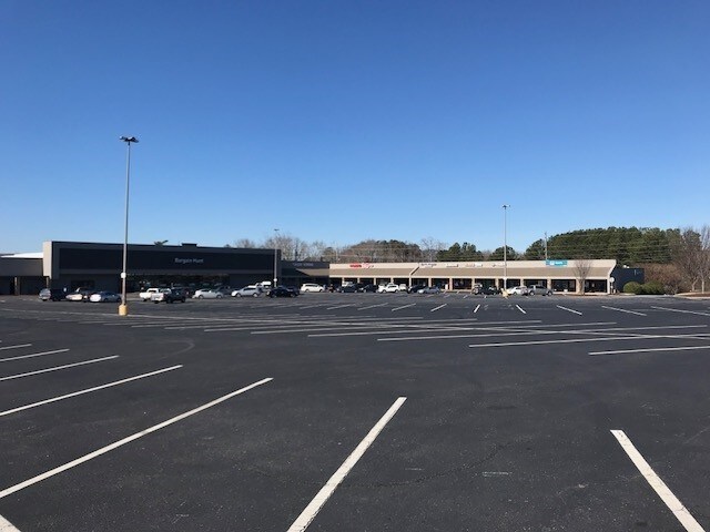 More Photos Of 107-133 Merchants Sq, Cumming Freestanding For Lease