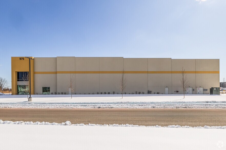 More Photos Of 975 Lordship Blvd, Stratford Warehouse For Lease