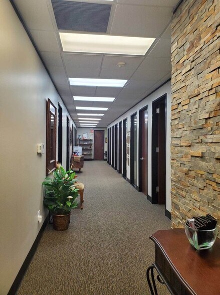 More Photos Of 1525 Lake Front Cir, The Woodlands Office For Lease